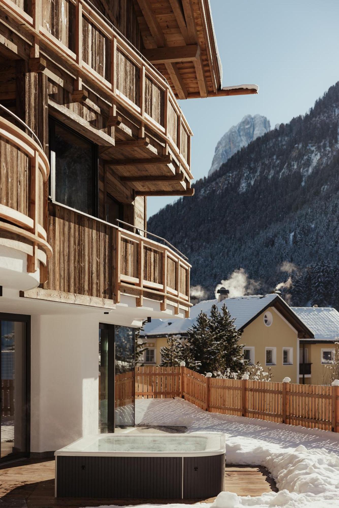 Luxury Chalet Mile Urtijëi Buitenkant foto